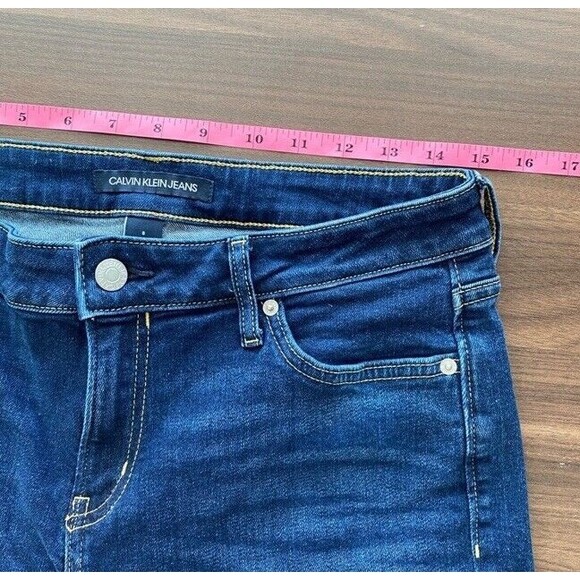 Calvin Klein Womens Bermuda Dark Wash Blue Stretch Denim City Short Size 8 EUC - Picture 7 of 11